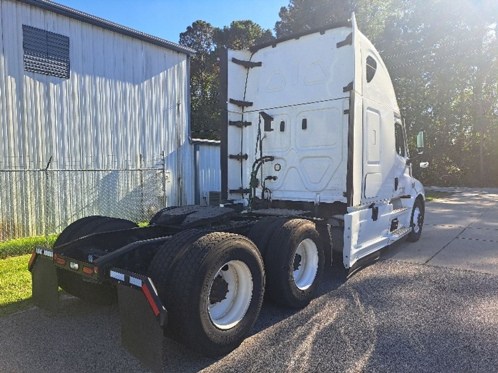 Sleeper Tractor-Heavy Duty Tractors-Freightliner-2022-T12664ST-Florence-SC-629,773\n\t\tmiles-$ 57,250 - Image 7