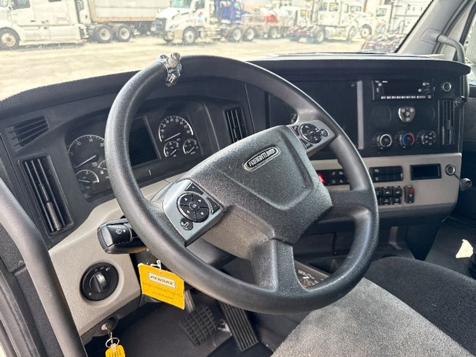 Sleeper Tractor-Heavy Duty Tractors-Freightliner-2022-T12664ST-Fontana-CA-327,057\n\t\tmiles-$ 95,750 - Image 10
