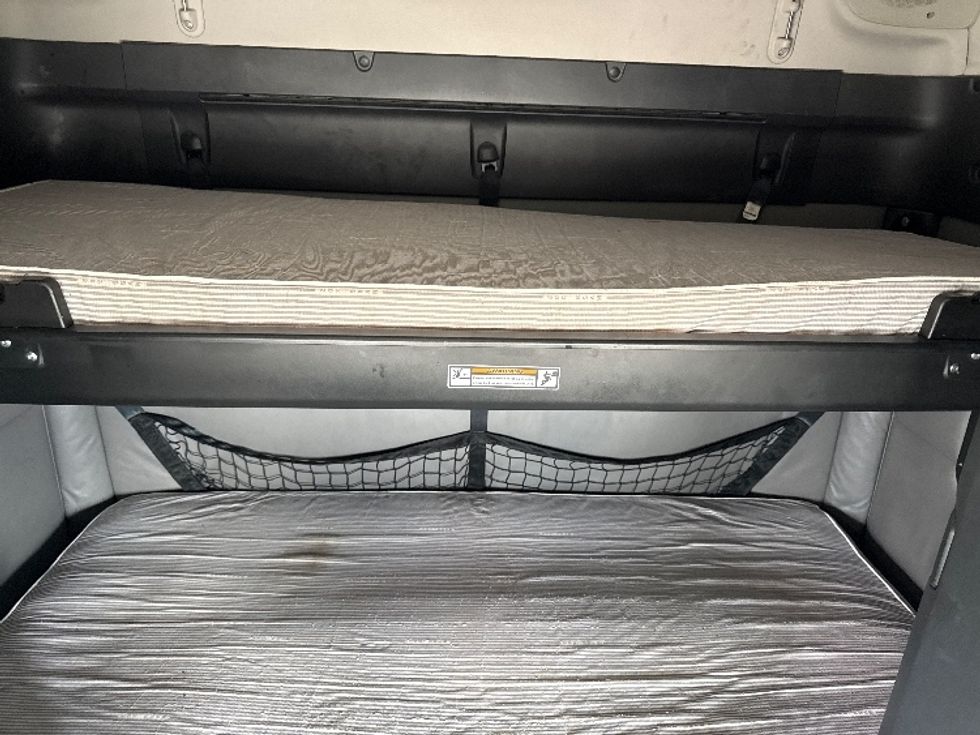 Sleeper Tractor-Heavy Duty Tractors-Freightliner-2022-T12664ST-Fontana-CA-327,057\n\t\tmiles-$ 95,750 - Image 17