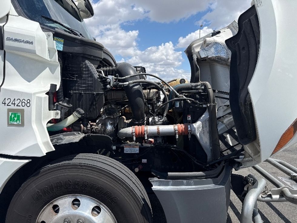 Sleeper Tractor-Heavy Duty Tractors-Freightliner-2022-T12664ST-Fontana-CA-327,057\n\t\tmiles-$ 95,750 - Image 20