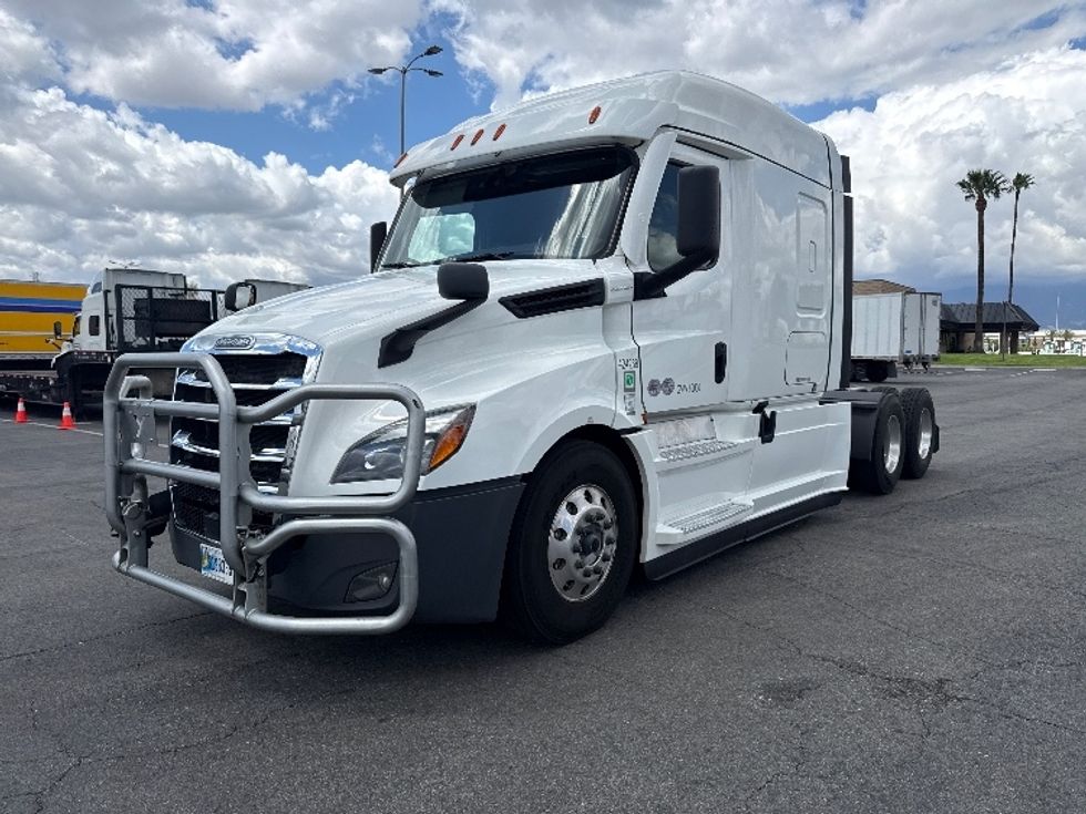 Sleeper Tractor-Heavy Duty Tractors-Freightliner-2022-T12664ST-Fontana-CA-327,057\n\t\tmiles-$ 95,750 - Image 3