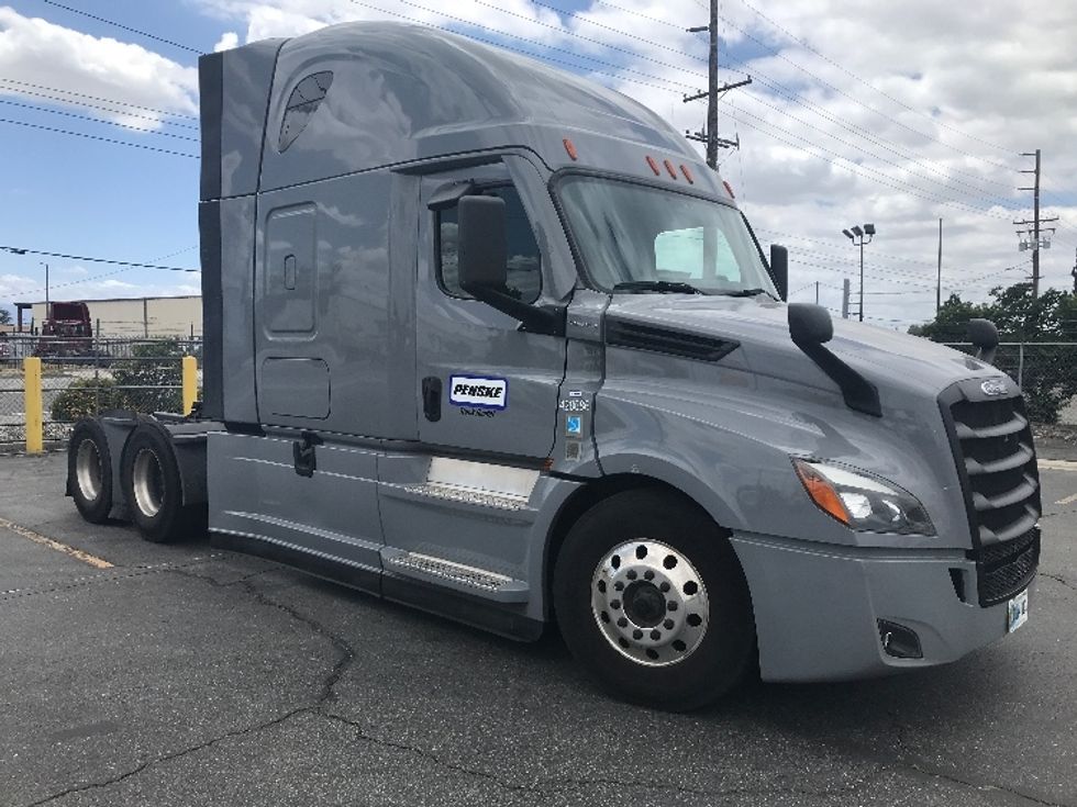 Sleeper Tractor-Heavy Duty Tractors-Freightliner-2022-T12664ST-Fontana-CA-360,392\n\t\tmiles-$ 93,000 - Image 1