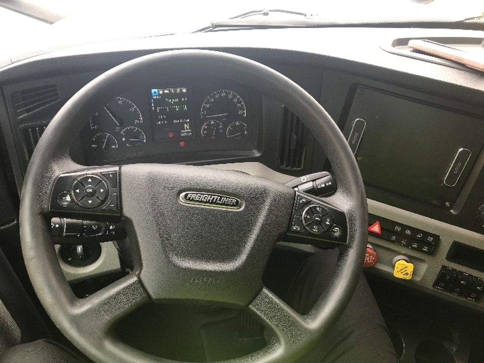 Sleeper Tractor-Heavy Duty Tractors-Freightliner-2022-T12664ST-Fontana-CA-360,392\n\t\tmiles-$ 93,000 - Image 10