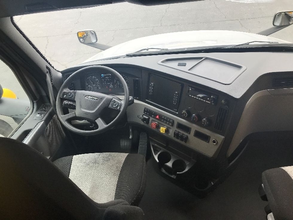 Sleeper Tractor-Heavy Duty Tractors-Freightliner-2022-T12664ST-Fontana-CA-360,392\n\t\tmiles-$ 93,000 - Image 12