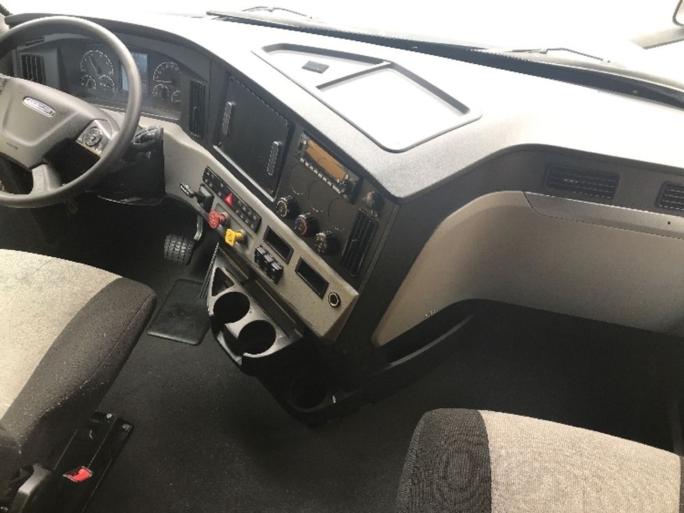 Sleeper Tractor-Heavy Duty Tractors-Freightliner-2022-T12664ST-Fontana-CA-360,392\n\t\tmiles-$ 93,000 - Image 15