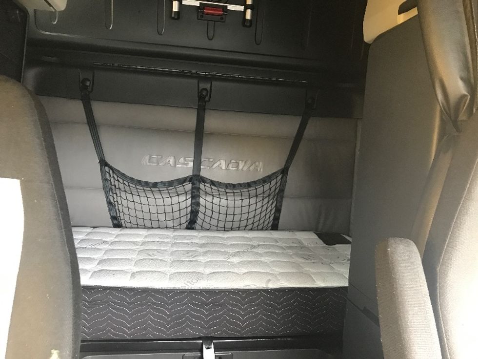 Sleeper Tractor-Heavy Duty Tractors-Freightliner-2022-T12664ST-Fontana-CA-360,392\n\t\tmiles-$ 93,000 - Image 16