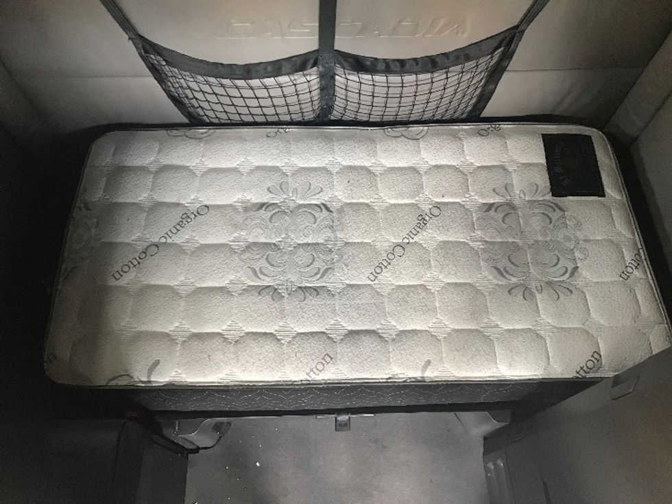 Sleeper Tractor-Heavy Duty Tractors-Freightliner-2022-T12664ST-Fontana-CA-360,392\n\t\tmiles-$ 93,000 - Image 17