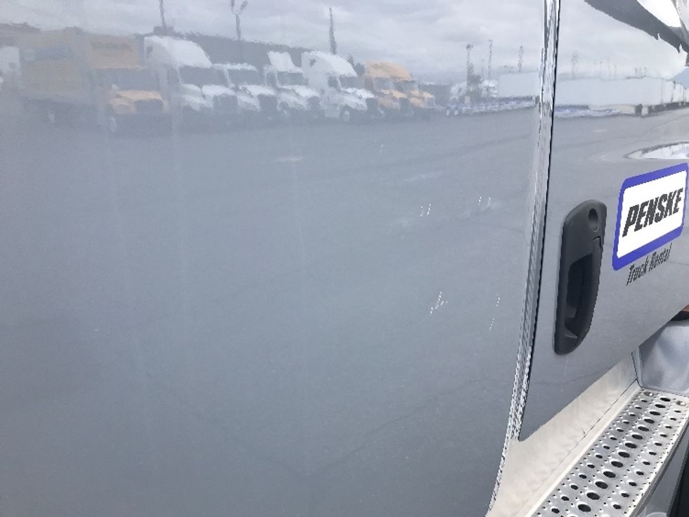 Sleeper Tractor-Heavy Duty Tractors-Freightliner-2022-T12664ST-Fontana-CA-360,392\n\t\tmiles-$ 93,000 - Image 23