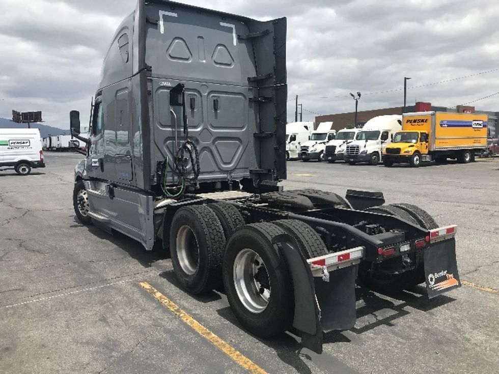 Sleeper Tractor-Heavy Duty Tractors-Freightliner-2022-T12664ST-Fontana-CA-360,392\n\t\tmiles-$ 93,000 - Image 5