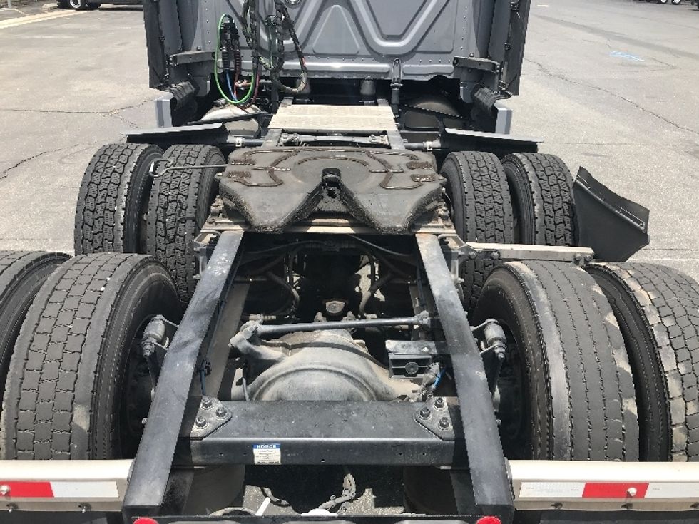 Sleeper Tractor-Heavy Duty Tractors-Freightliner-2022-T12664ST-Fontana-CA-360,392\n\t\tmiles-$ 93,000 - Image 6