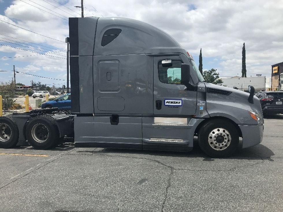 Sleeper Tractor-Heavy Duty Tractors-Freightliner-2022-T12664ST-Fontana-CA-360,392\n\t\tmiles-$ 93,000 - Image 8