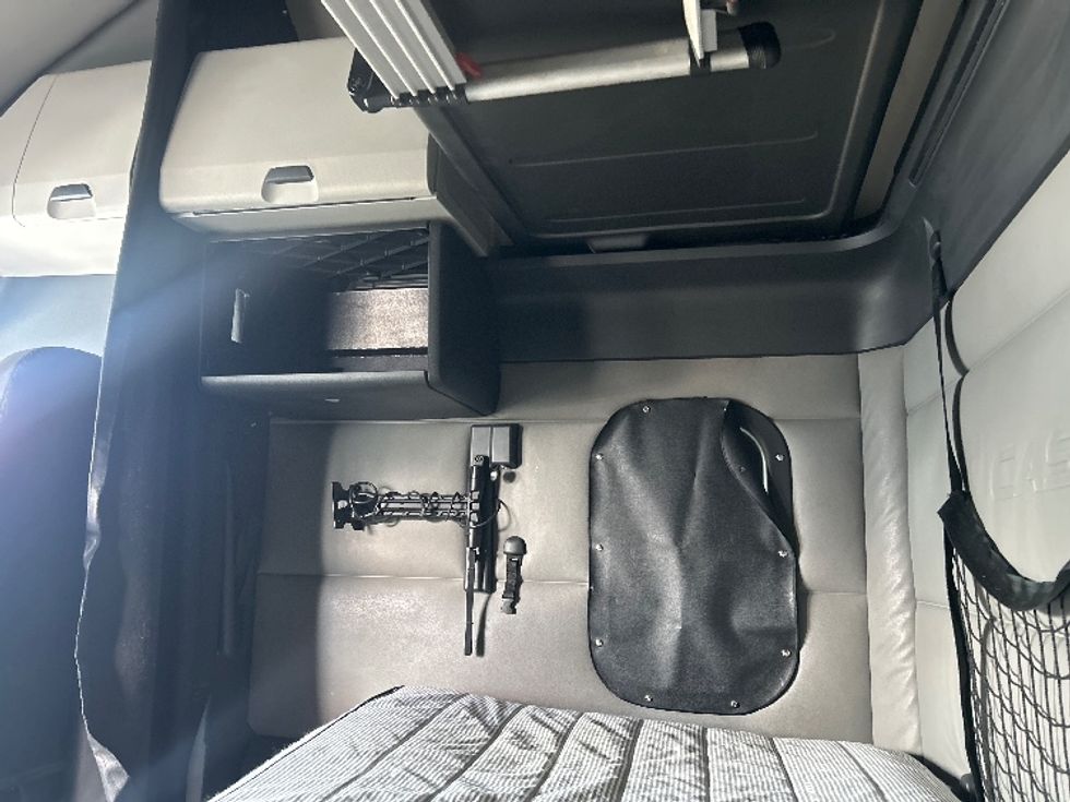 Sleeper Tractor-Heavy Duty Tractors-Freightliner-2022-T12664ST-Fontana-CA-386,279\n\t\tmiles-$ 94,250 - Image 19