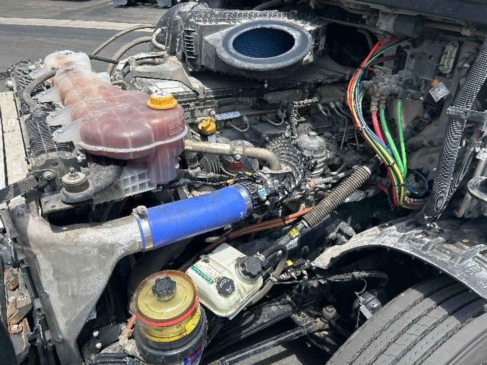 Sleeper Tractor-Heavy Duty Tractors-Freightliner-2022-T12664ST-Fontana-CA-386,279\n\t\tmiles-$ 94,250 - Image 21