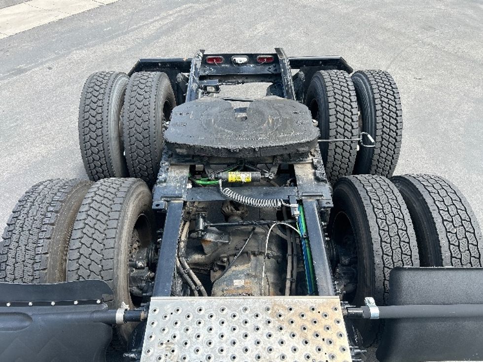 Sleeper Tractor-Heavy Duty Tractors-Freightliner-2022-T12664ST-Fontana-CA-386,279\n\t\tmiles-$ 94,250 - Image 22