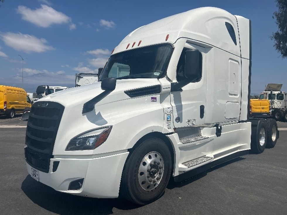 Sleeper Tractor-Heavy Duty Tractors-Freightliner-2022-T12664ST-Fontana-CA-386,279\n\t\tmiles-$ 94,250 - Image 3