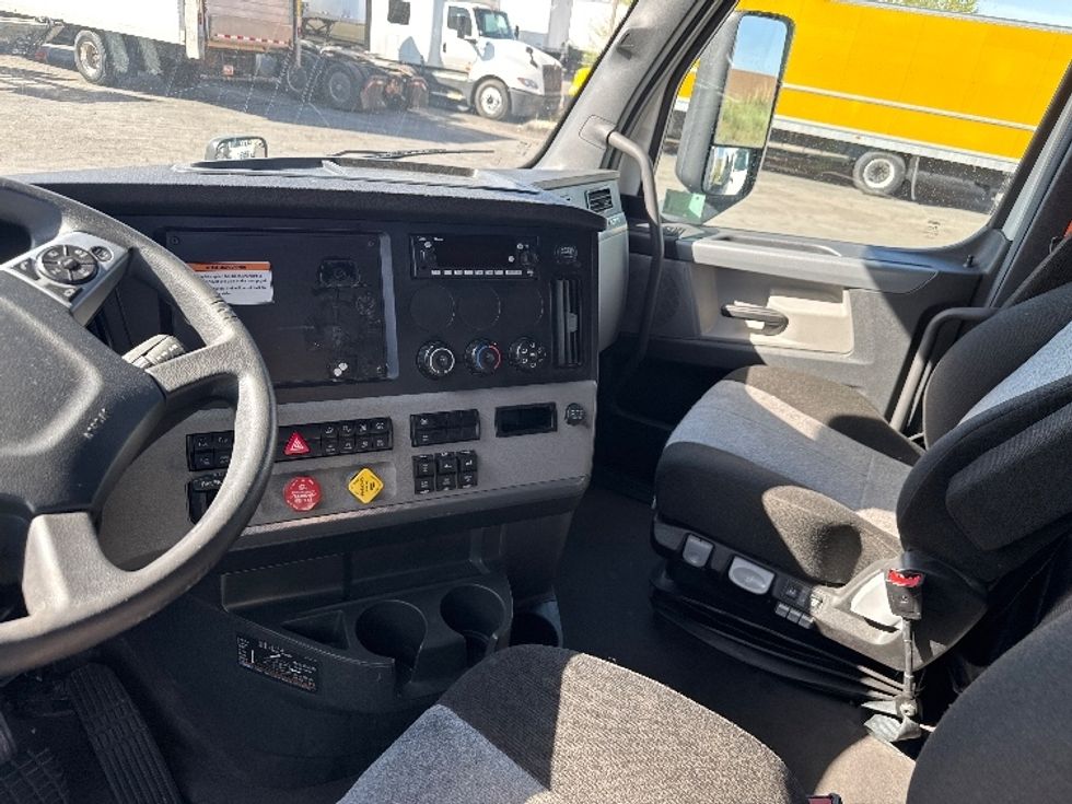 Sleeper Tractor-Heavy Duty Tractors-Freightliner-2022-T12664ST-Fontana-CA-391,337\n\t\tmiles-$ 92,000 - Image 10