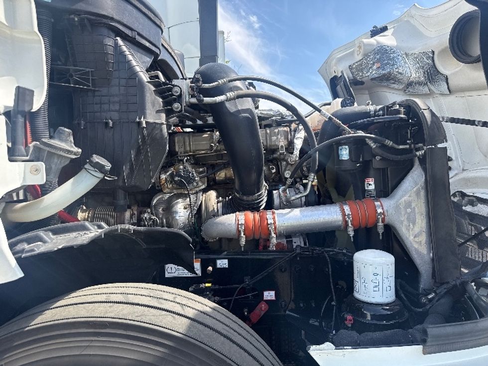 Sleeper Tractor-Heavy Duty Tractors-Freightliner-2022-T12664ST-Fontana-CA-391,337\n\t\tmiles-$ 92,000 - Image 20