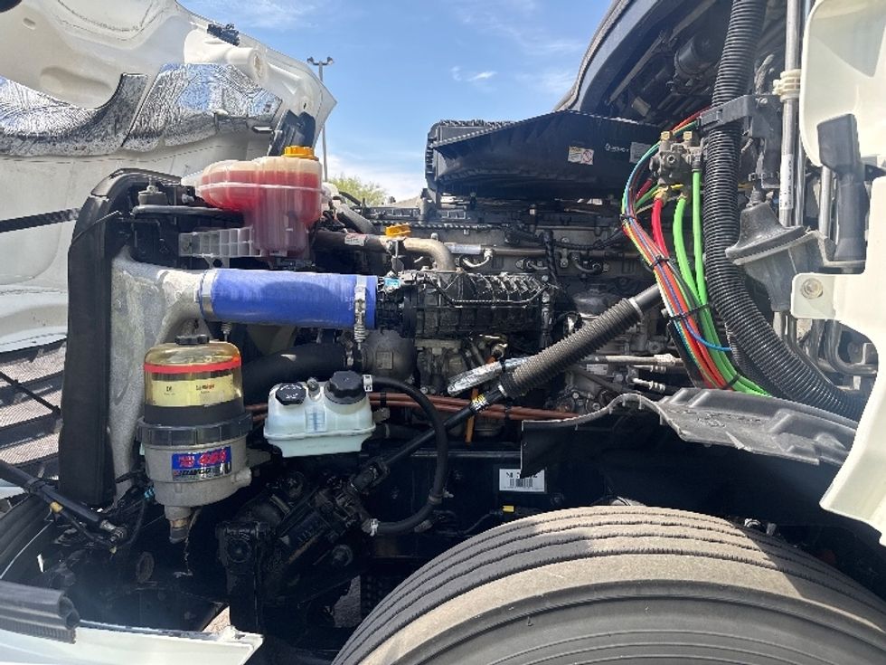 Sleeper Tractor-Heavy Duty Tractors-Freightliner-2022-T12664ST-Fontana-CA-391,337\n\t\tmiles-$ 92,000 - Image 21