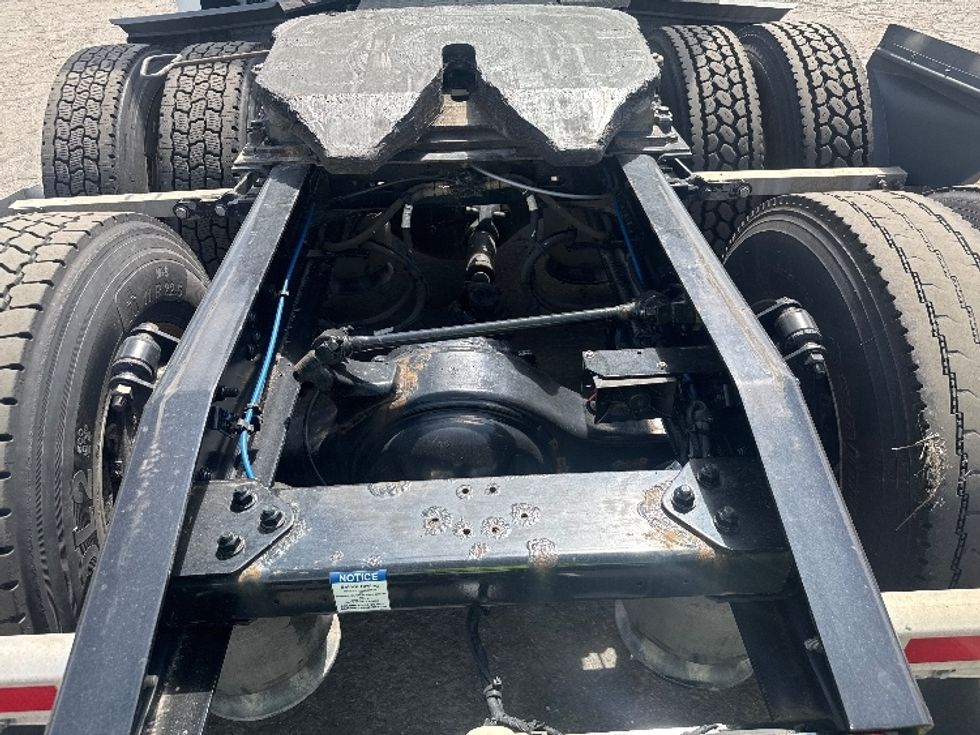 Sleeper Tractor-Heavy Duty Tractors-Freightliner-2022-T12664ST-Fontana-CA-391,337\n\t\tmiles-$ 92,000 - Image 6