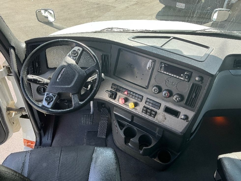 2022 Freightliner Cascadia 126" Sleeper Cab photo 12