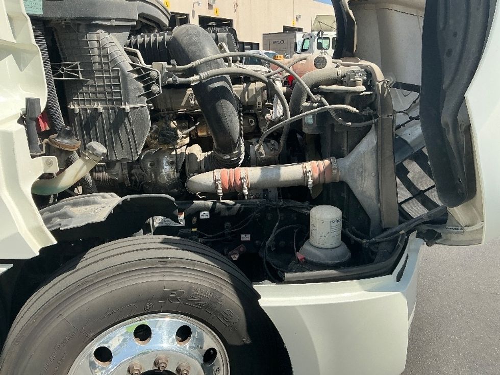 2022 Freightliner Cascadia 126" Sleeper Cab photo 19