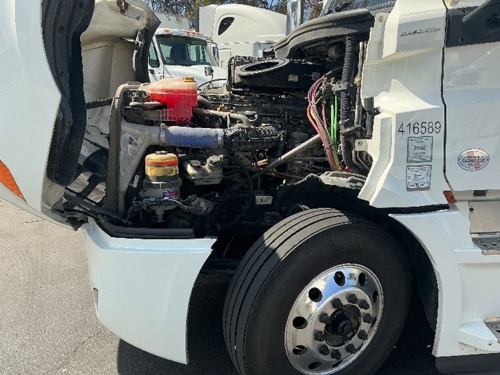 2022 Freightliner Cascadia 126" Sleeper Cab photo 20