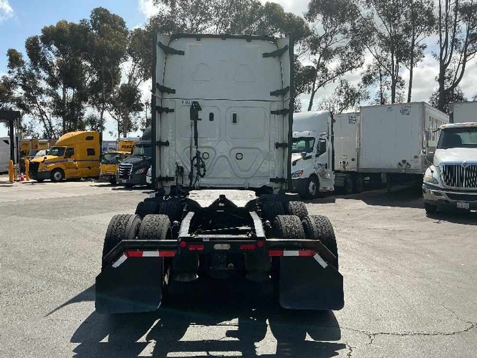 2022 Freightliner Cascadia 126" Sleeper Cab photo 6