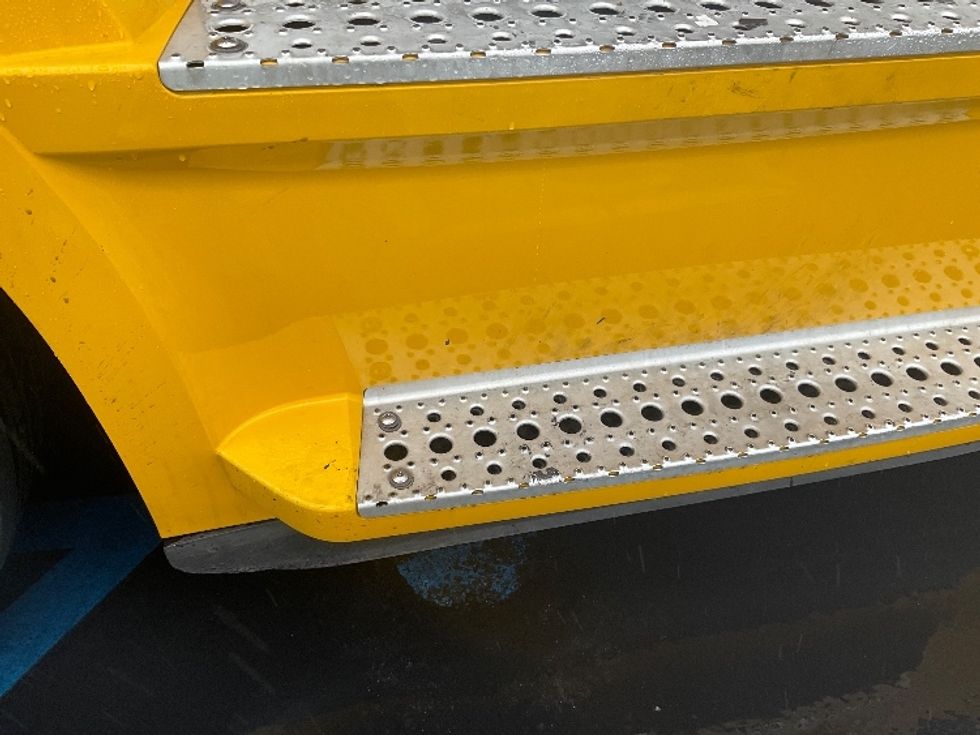 Sleeper Tractor-Heavy Duty Tractors-Freightliner-2022-T12664ST-Fontana-CA-426,421\n\t\tmiles-$ 73,000 - Image 24