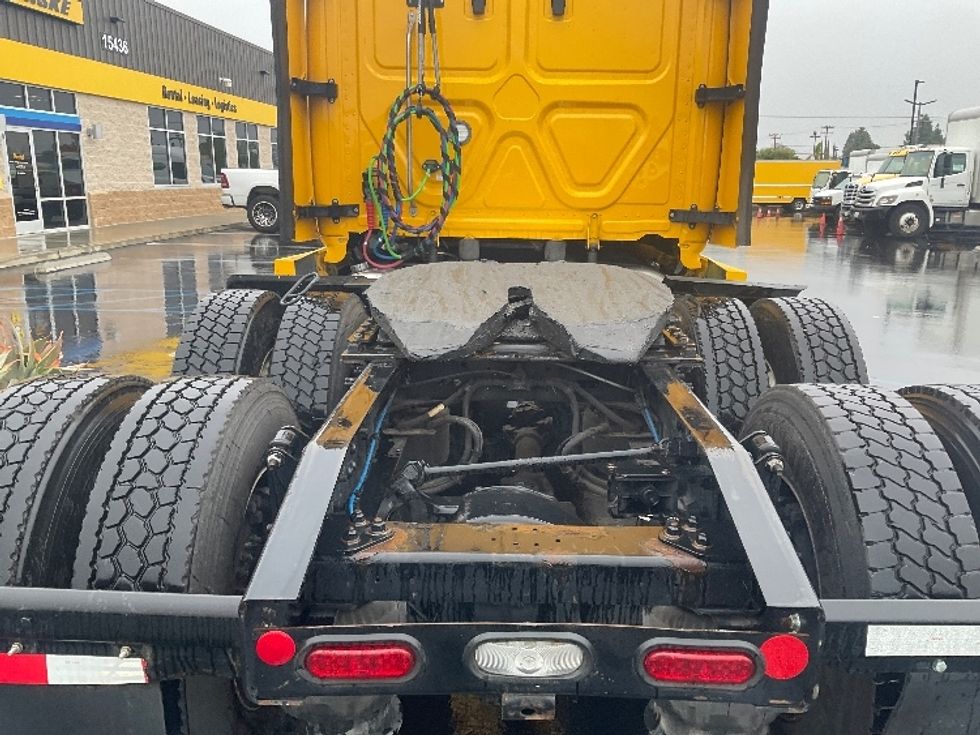 Sleeper Tractor-Heavy Duty Tractors-Freightliner-2022-T12664ST-Fontana-CA-426,421\n\t\tmiles-$ 73,000 - Image 6