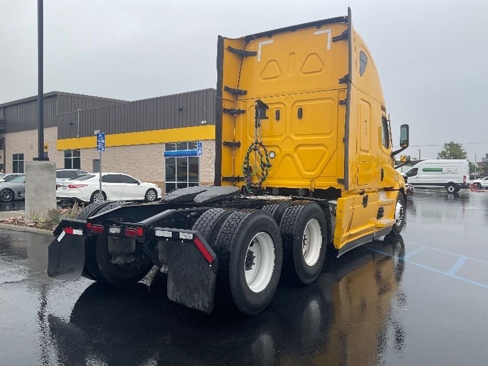 Sleeper Tractor-Heavy Duty Tractors-Freightliner-2022-T12664ST-Fontana-CA-426,421\n\t\tmiles-$ 73,000 - Image 7