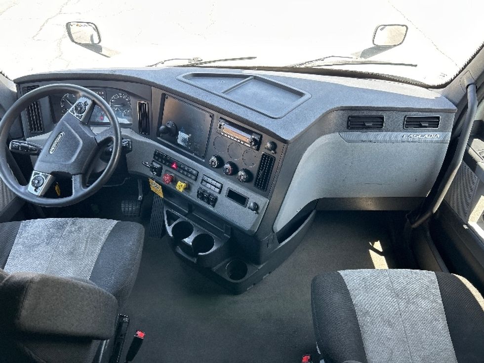 Sleeper Tractor-Heavy Duty Tractors-Freightliner-2022-T12664ST-Fontana-CA-446,980\n\t\tmiles-$ 87,000 - Image 12