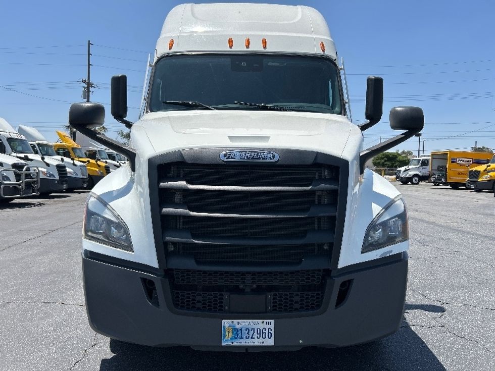 Sleeper Tractor-Heavy Duty Tractors-Freightliner-2022-T12664ST-Fontana-CA-446,980\n\t\tmiles-$ 87,000 - Image 2