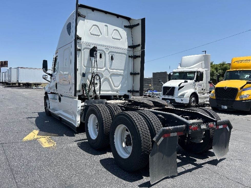 Sleeper Tractor-Heavy Duty Tractors-Freightliner-2022-T12664ST-Fontana-CA-446,980\n\t\tmiles-$ 87,000 - Image 5