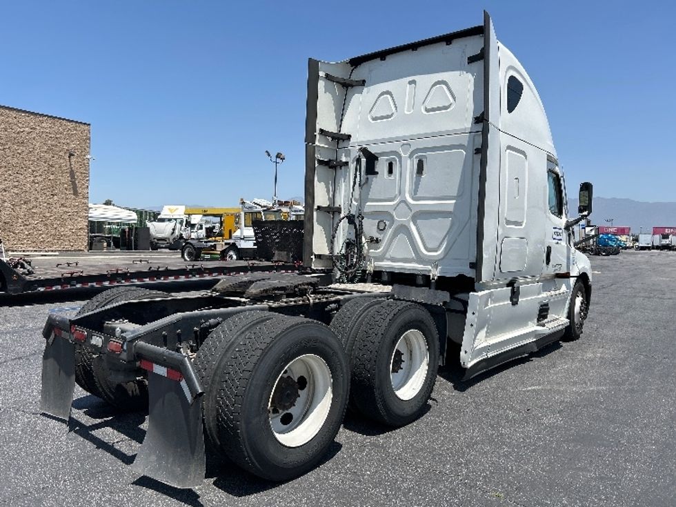 Sleeper Tractor-Heavy Duty Tractors-Freightliner-2022-T12664ST-Fontana-CA-446,980\n\t\tmiles-$ 87,000 - Image 7