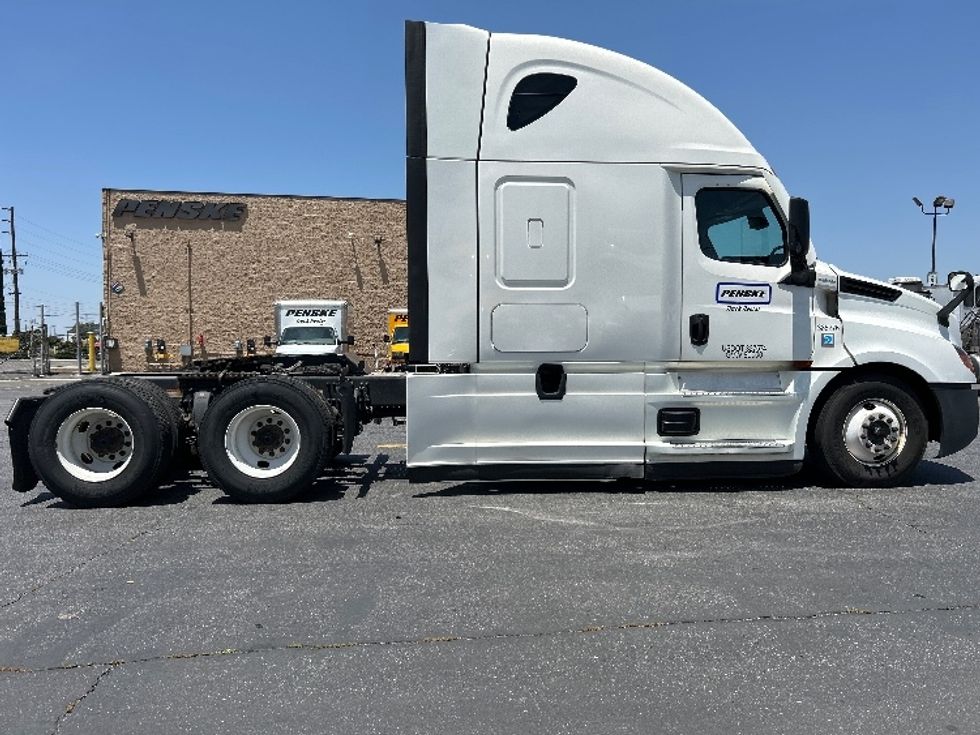 Sleeper Tractor-Heavy Duty Tractors-Freightliner-2022-T12664ST-Fontana-CA-446,980\n\t\tmiles-$ 87,000 - Image 8