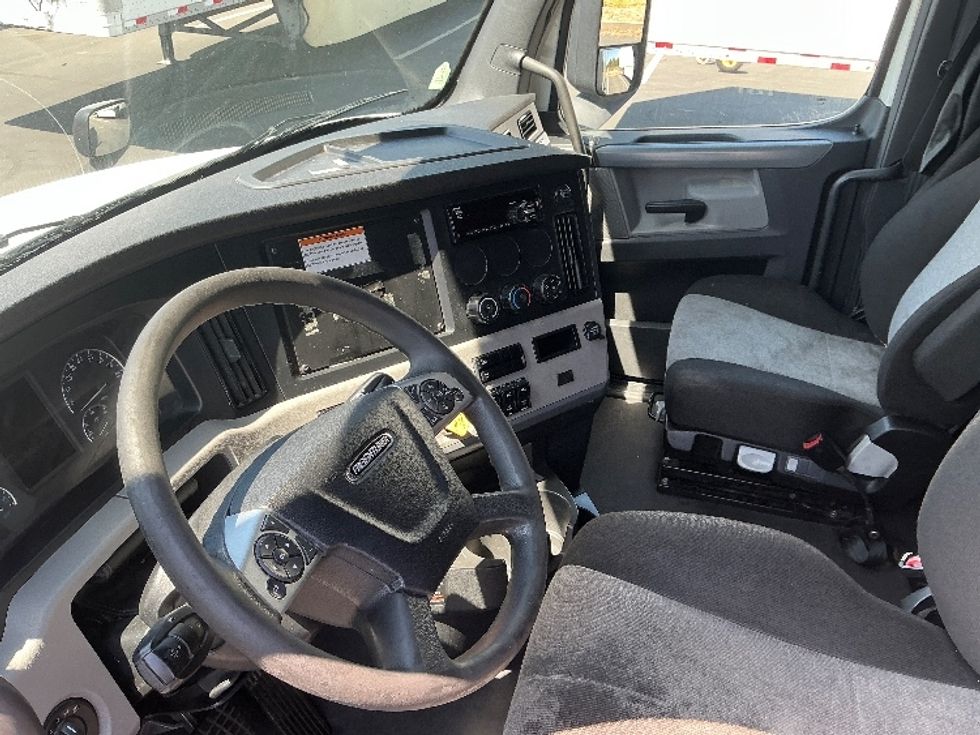 Sleeper Tractor-Heavy Duty Tractors-Freightliner-2022-T12664ST-Fontana-CA-500,216\n\t\tmiles-$ 80,000 - Image 10