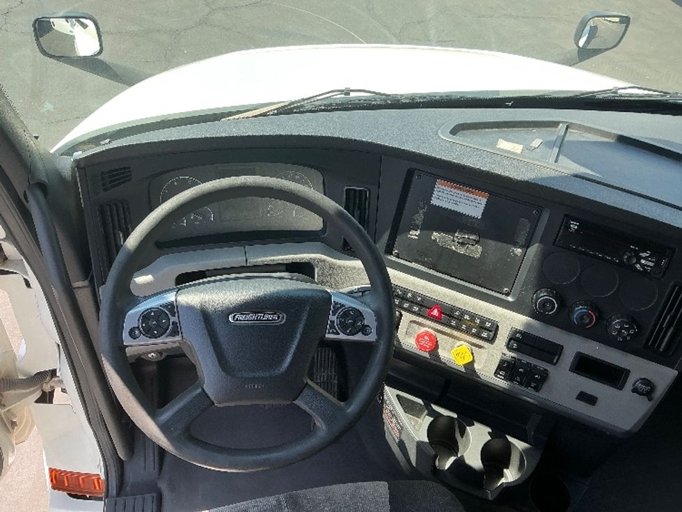 Sleeper Tractor-Heavy Duty Tractors-Freightliner-2022-T12664ST-Fontana-CA-500,216\n\t\tmiles-$ 80,000 - Image 11