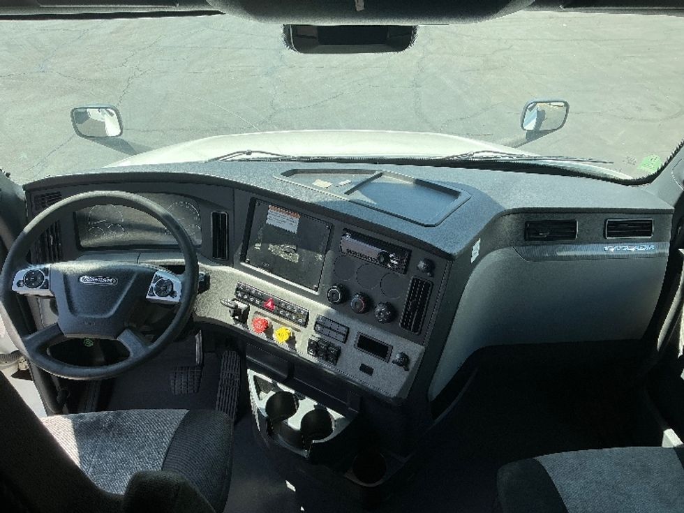 Sleeper Tractor-Heavy Duty Tractors-Freightliner-2022-T12664ST-Fontana-CA-500,216\n\t\tmiles-$ 80,000 - Image 12