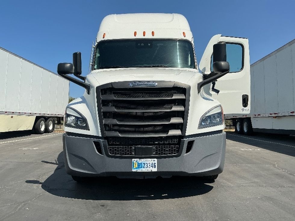 Sleeper Tractor-Heavy Duty Tractors-Freightliner-2022-T12664ST-Fontana-CA-500,216\n\t\tmiles-$ 80,000 - Image 26
