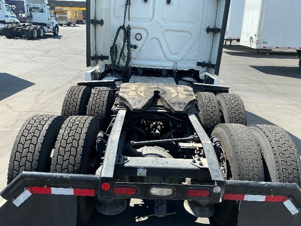 Sleeper Tractor-Heavy Duty Tractors-Freightliner-2022-T12664ST-Fontana-CA-500,216\n\t\tmiles-$ 80,000 - Image 6