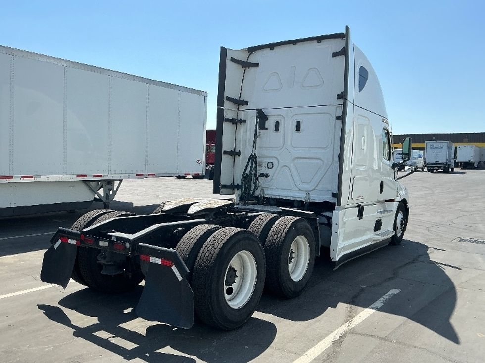 Sleeper Tractor-Heavy Duty Tractors-Freightliner-2022-T12664ST-Fontana-CA-500,216\n\t\tmiles-$ 80,000 - Image 7