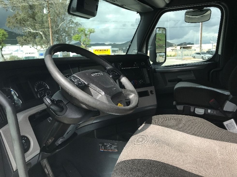 Sleeper Tractor-Heavy Duty Tractors-Freightliner-2022-T12664ST-Fontana-CA-516,376\n\t\tmiles-$ 78,750 - Image 10