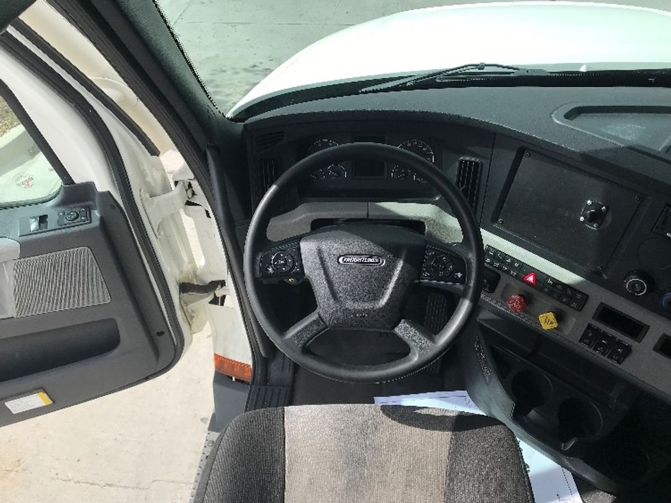 Sleeper Tractor-Heavy Duty Tractors-Freightliner-2022-T12664ST-Fontana-CA-516,376\n\t\tmiles-$ 78,750 - Image 11