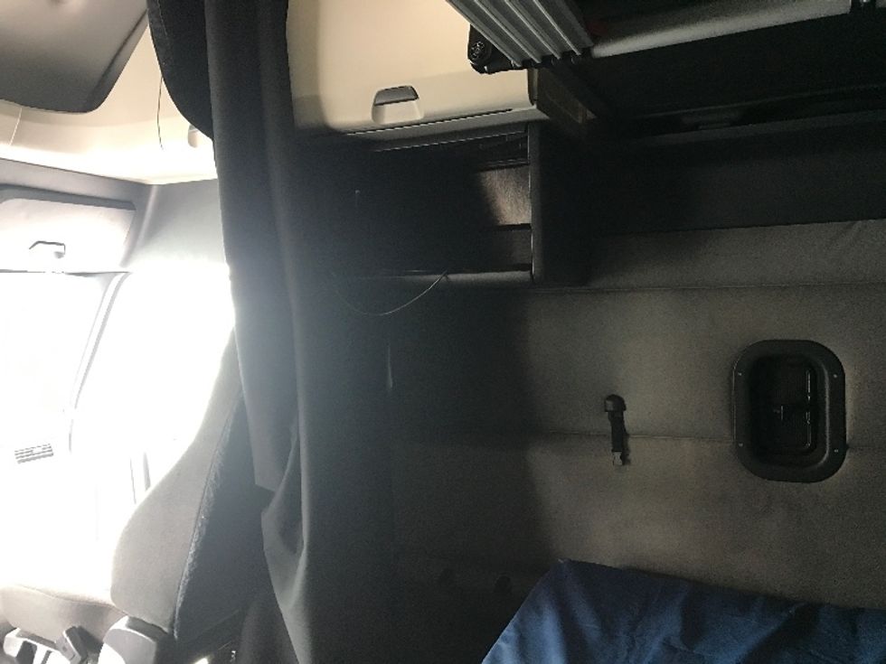 Sleeper Tractor-Heavy Duty Tractors-Freightliner-2022-T12664ST-Fontana-CA-516,376\n\t\tmiles-$ 78,750 - Image 19