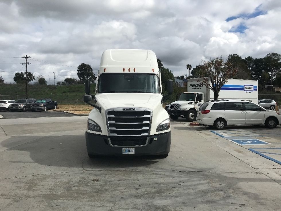 Sleeper Tractor-Heavy Duty Tractors-Freightliner-2022-T12664ST-Fontana-CA-516,376\n\t\tmiles-$ 78,750 - Image 2