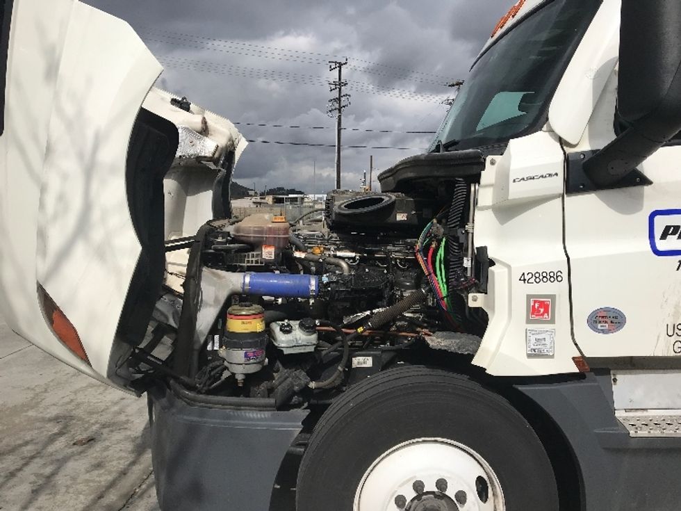 Sleeper Tractor-Heavy Duty Tractors-Freightliner-2022-T12664ST-Fontana-CA-516,376\n\t\tmiles-$ 78,750 - Image 21