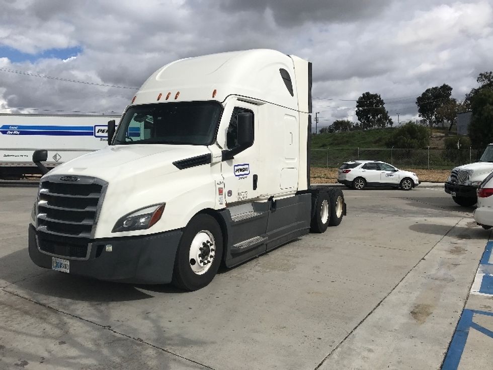 Sleeper Tractor-Heavy Duty Tractors-Freightliner-2022-T12664ST-Fontana-CA-516,376\n\t\tmiles-$ 78,750 - Image 3