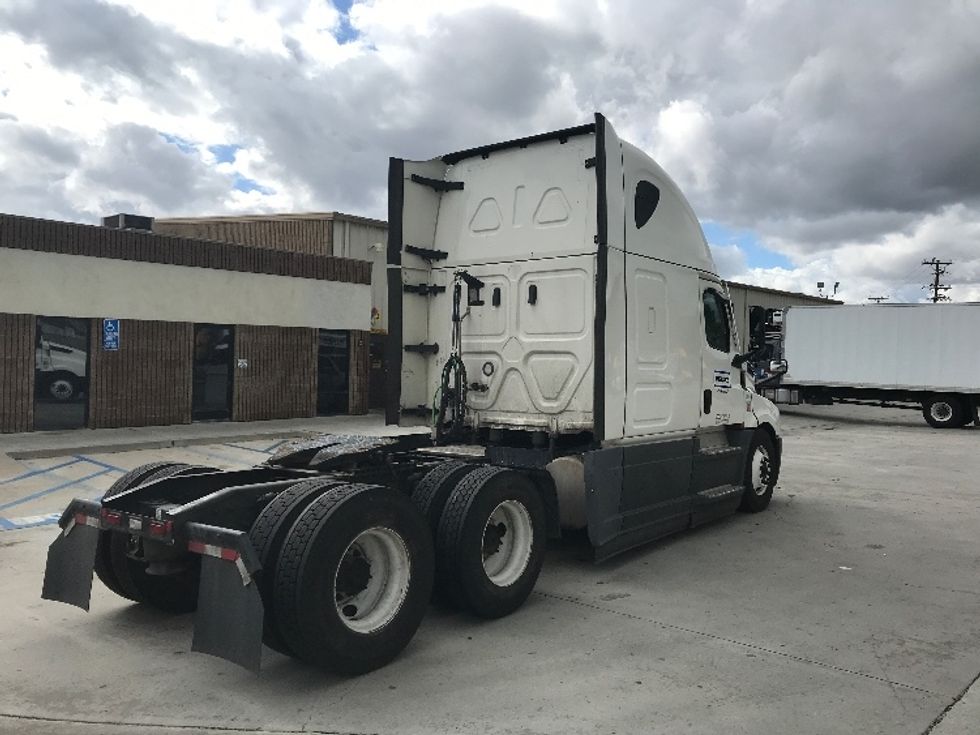 Sleeper Tractor-Heavy Duty Tractors-Freightliner-2022-T12664ST-Fontana-CA-516,376\n\t\tmiles-$ 78,750 - Image 7