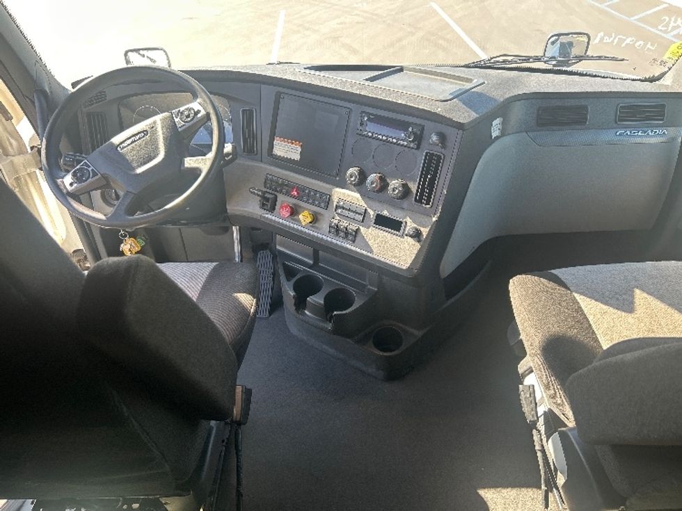 Sleeper Tractor-Heavy Duty Tractors-Freightliner-2022-T12664ST-Fontana-CA-577,520\n\t\tmiles-$ 71,750 - Image 12
