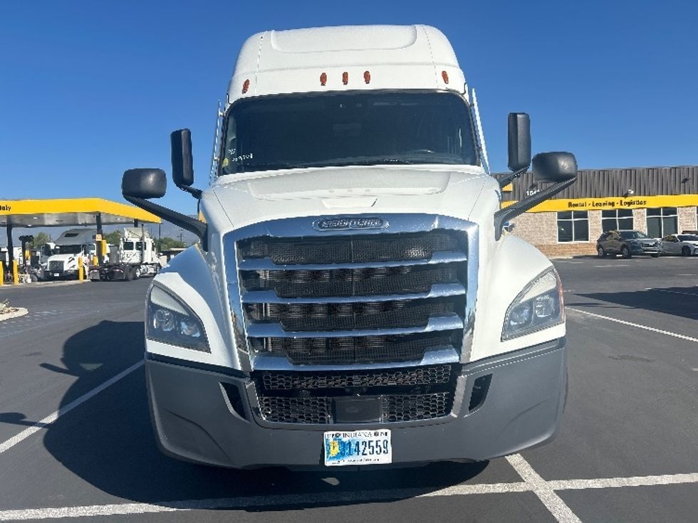 Sleeper Tractor-Heavy Duty Tractors-Freightliner-2022-T12664ST-Fontana-CA-577,520\n\t\tmiles-$ 71,750 - Image 2
